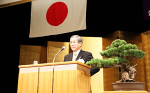 鵜飼良平理事長（選考経過報告）